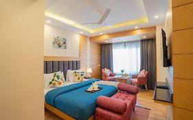 Hotel Super @Mall Road